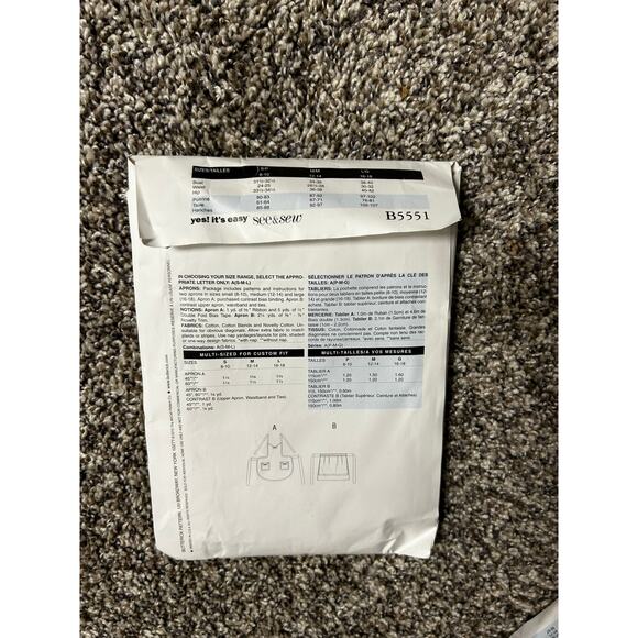 Unicorn fabric with sewing notions and patters - Picture 4 of 10